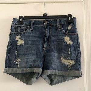 SOLD: Curvy High-Rise Hollister Shorts